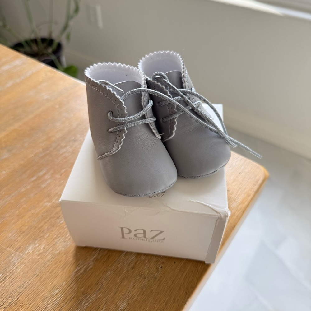 Paz Gray Baby Crib Shoes